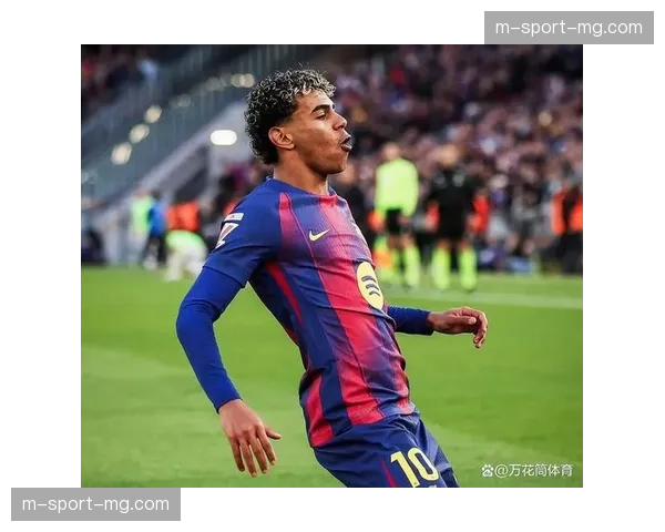 巴萨前场小范围配合娴熟 亚马尔与费兰托雷斯默契十足 巴萨前场小范围配合娴熟 亚马尔与费兰托雷斯默契十足